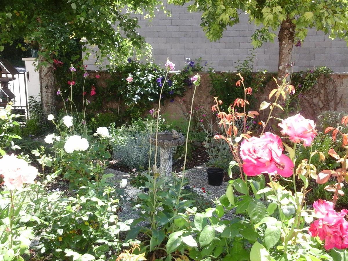 La Maison Des Fleurs Montembœuf Екстериор снимка