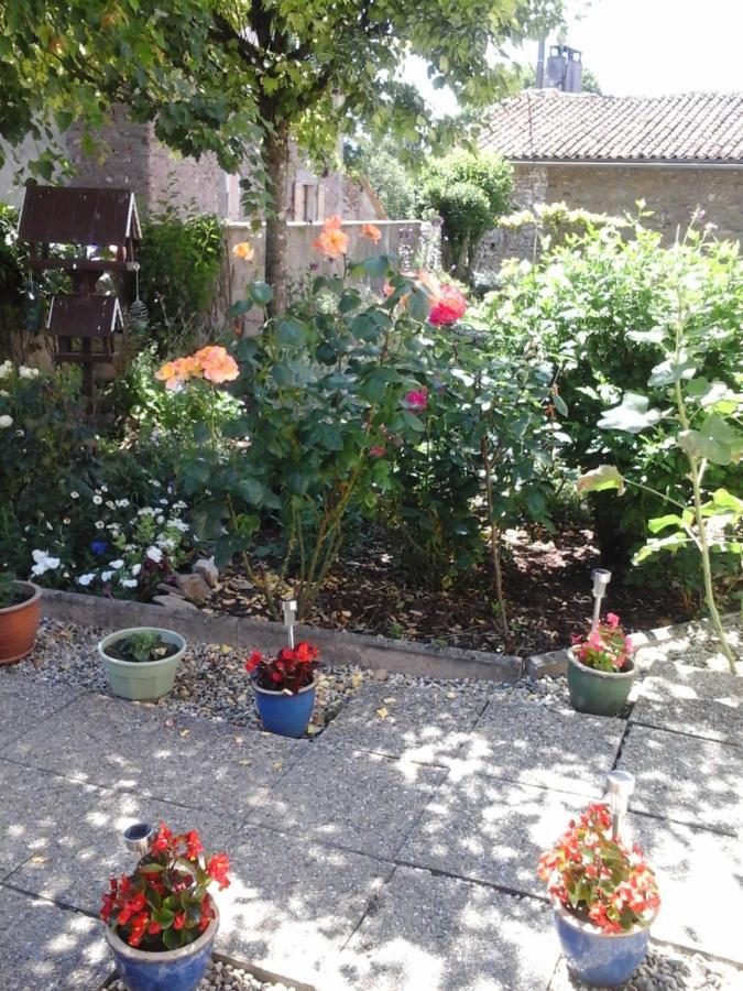 La Maison Des Fleurs Montembœuf Екстериор снимка