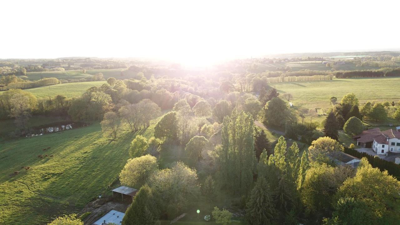 La Maison Des Fleurs Bed & Breakfast Montembœuf Екстериор снимка